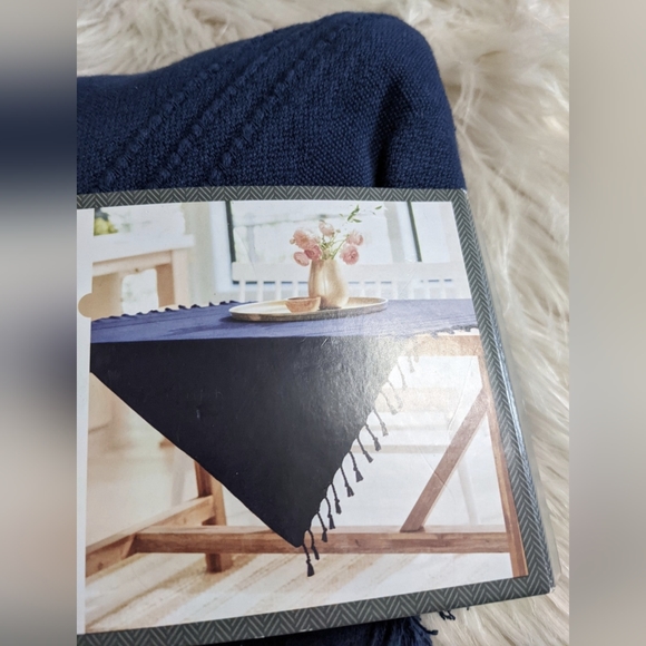 NEW Threshold Table Throw - Picture 3 of 3